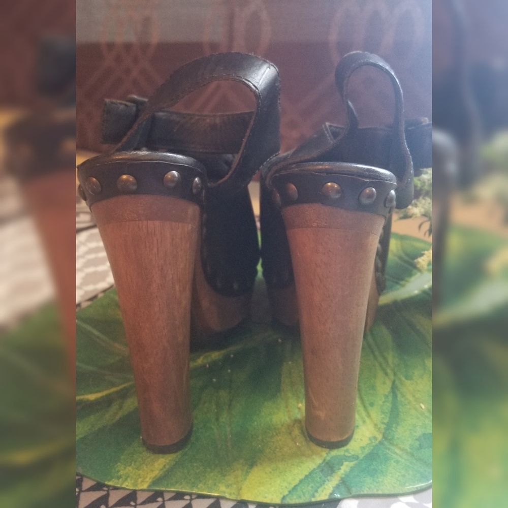 Shoes - Picture 3 of 9